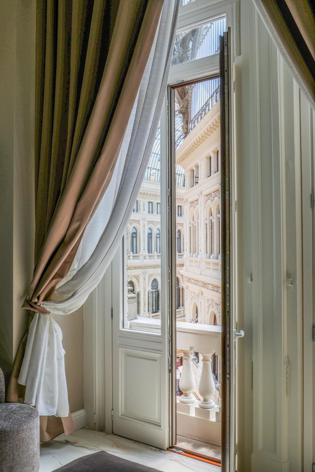 Maison San Carlo Luxury Suites Неаполь Экстерьер фото