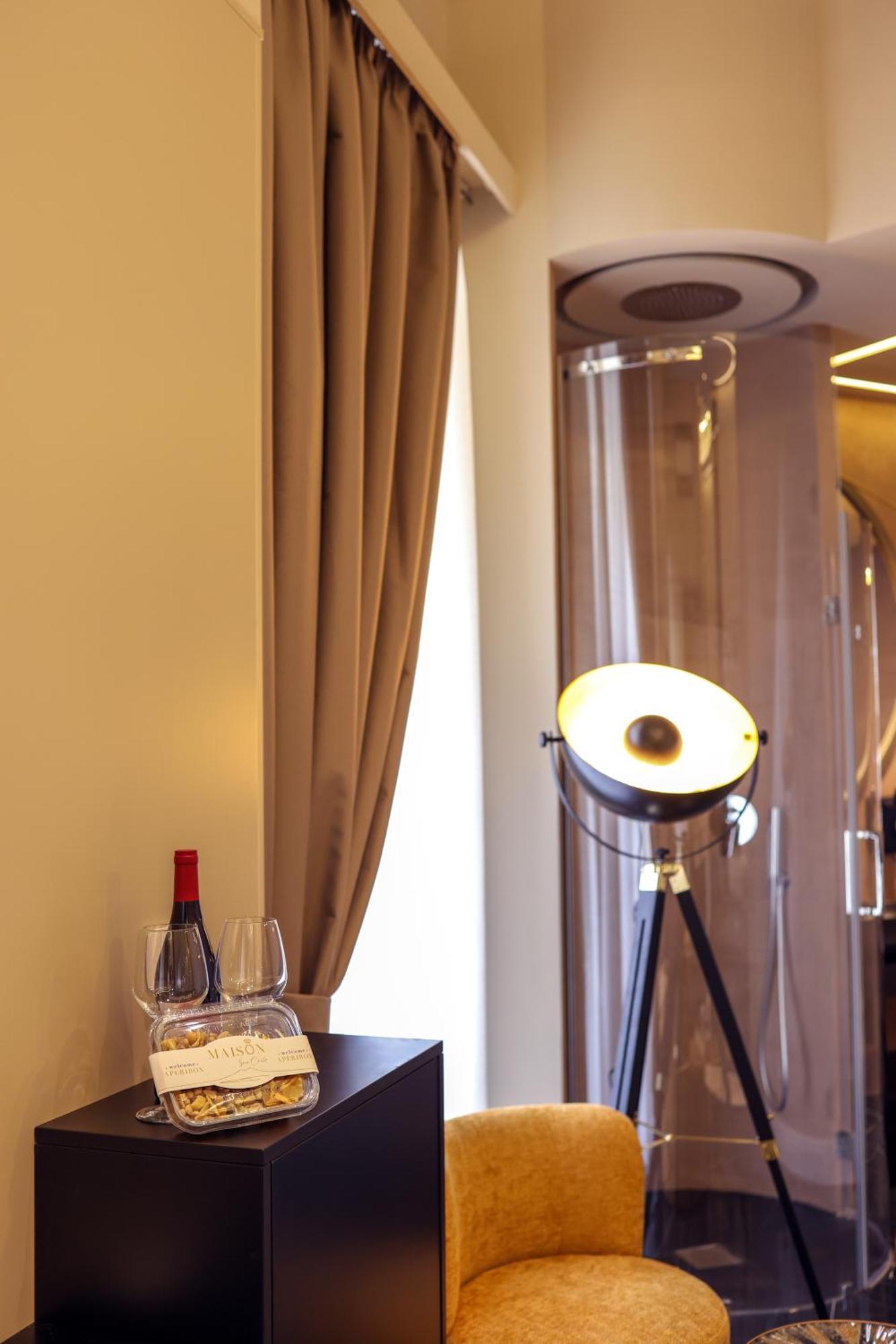 Maison San Carlo Luxury Suites Неаполь Экстерьер фото